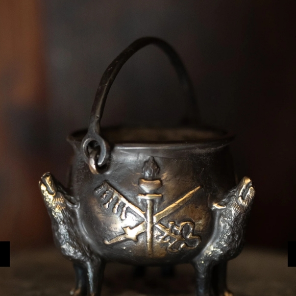 💛 Hand-Casted Brass Hekate’s Cauldron - Picture 5 of 8